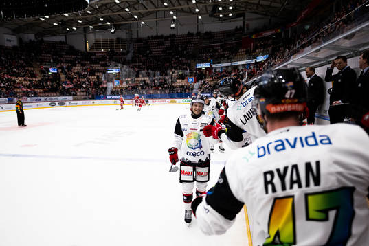 Malmö Redhawks Johan Olofsson jublar