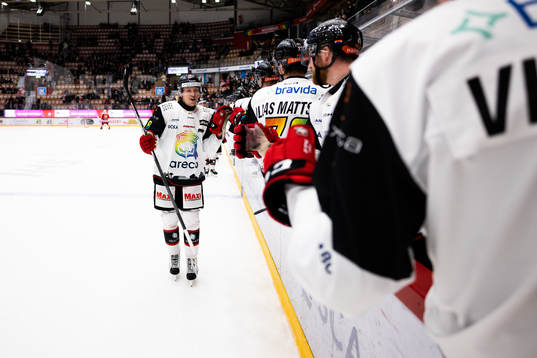 Malmö Redhawks Marcus Sylvegård jublar