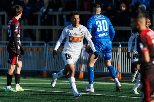 Häckens Momodou Lamin Sonko jublar