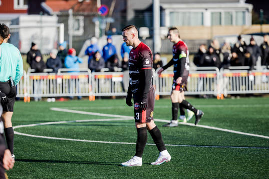 Trollhättans Argjend Malaj deppar