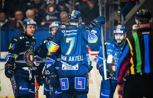 Växjös spelare jublar