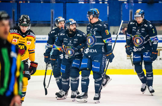 Växjös Tobias Rieder jublar med lagkamrater