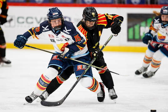 Djurgårdens Lova Blom och Brynäs Lara Stalder