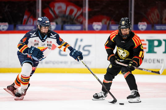 Djurgårdens Wilma Wäng-Germundsson och Brynäs Matilda