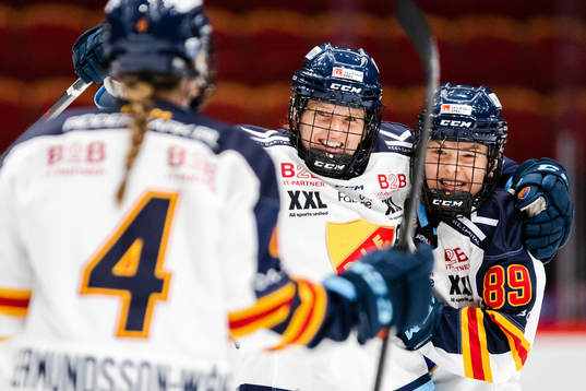 Djurgårdens Nicole Hall jublar