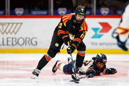Brynäs Mina Waxin och Djurgårdens Fanny Rask