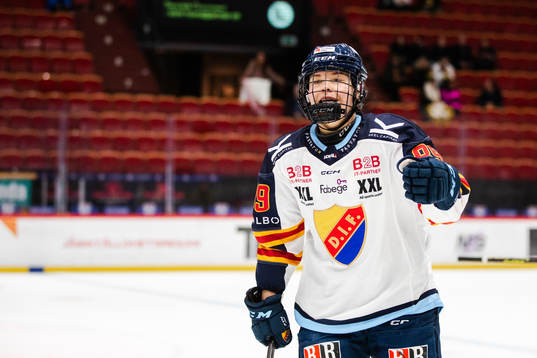 Djurgårdens Nicole Hall jublar
