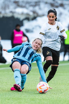 Djurgårdens Nellie Lilja och AIKs Lawlaw Nazeri