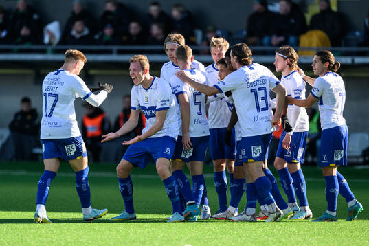 IFK Göteborgs Adam Carlén jublar