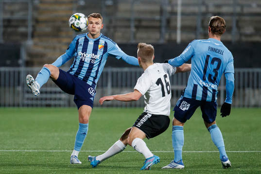 Djurgårdens Piotr Johansson och Örebros David Seger