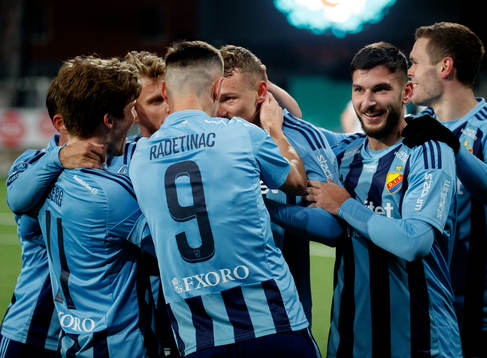 Djurgårdens Piotr Johansson gör 1-2 och jublar med Haris