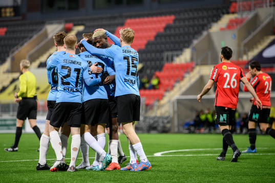 Landskronas Ousmane Diawara jublar med lagkamrater