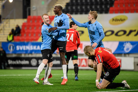 Landskronas Ousmane Diawara jublar med lagkamrater