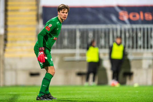 Brommapojkarnas målvakt Filip Sidklev