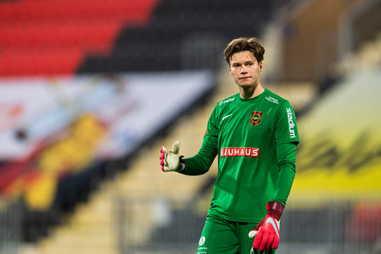 Brommapojkarnas målvakt Filip Sidklev