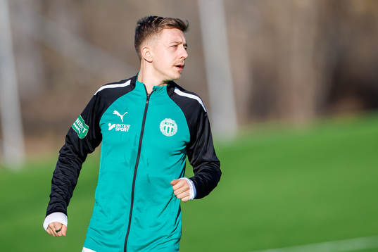 Västerås SKs Simon Gefvert före fotbollsmatchen i