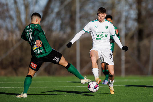 Varbergs Ömur Pektas och Västerås SKs Patric Åslund