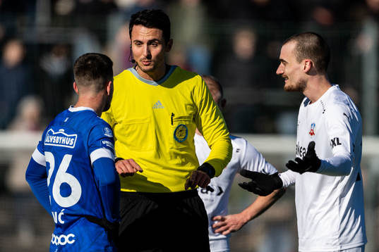 Domare Adi Agnoavic  i samtal med Haris Brkic och