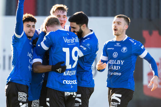 Trelleborgs Othmane Salama jublar med lagkamrater
