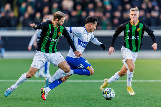 GAISs Gustav Lundgren och IFK Göteborgs Hussein Carneil