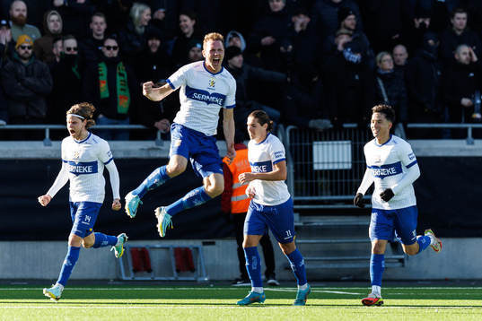 IFK Göteborgs Adam Carlén jublar