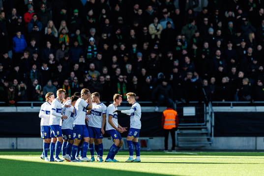 IFK Göteborgs spelare jublar