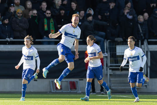 IFK Göteborgs Adam Carlén jublar