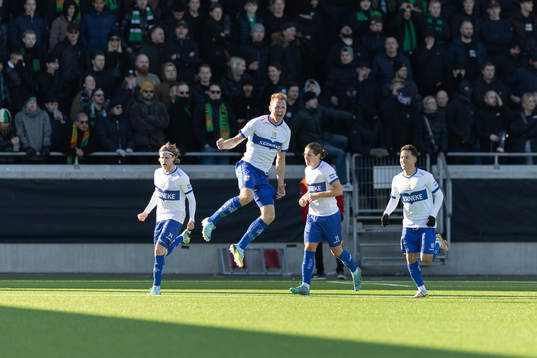 IFK Göteborgs Adam Carlén jublar