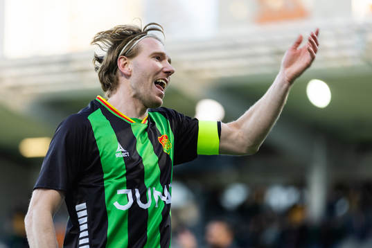 GAIS August Wängberg jublar framför klacken