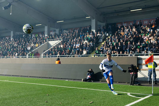 IFK Göteborgs Oscar Wendt slår en hörna