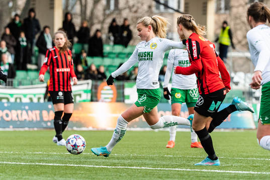 Hammarbys Matilda Vinberg och Brommapojkarnas Sara Olai