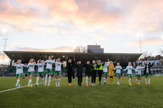 Hammarbys spelare jublar