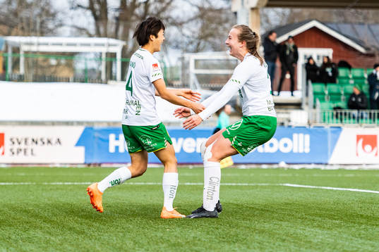Hammarbys Maika Hamano och Sara Kanutte Fornes jublar
