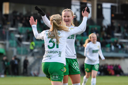 Hammarbys Matilda Vinberg jublar med Smilla Holmberg