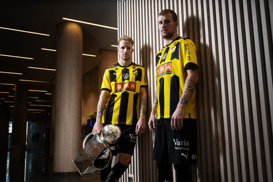 Samuel Gustafson och Simon Gustafson med Lennart Johanssons