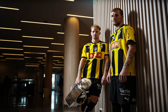 Samuel Gustafson och Simon Gustafson med Lennart Johanssons