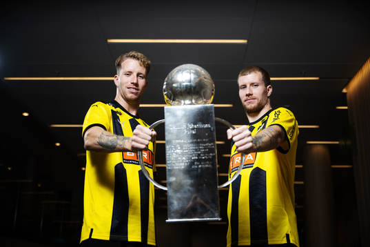 Samuel Gustafson och Simon Gustafson med Lennart Johanssons