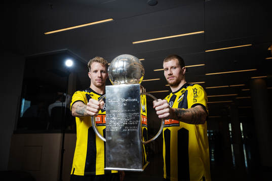 Samuel Gustafson och Simon Gustafson med Lennart Johanssons
