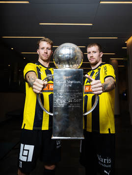 Samuel Gustafson och Simon Gustafson med Lennart Johanssons