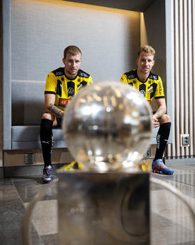 Simon Gustafson och Samuel Gustafson med Lennart Johanssons