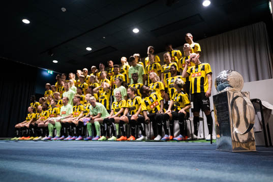 Lennart Johanssons pokal när dam- och herrlaget