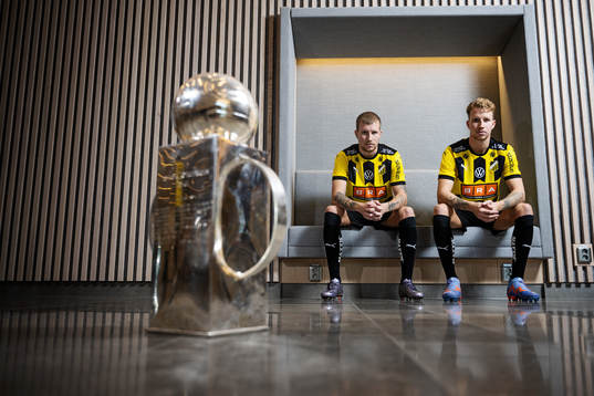 Simon Gustafson och Samuel Gustafson med Lennart Johanssons