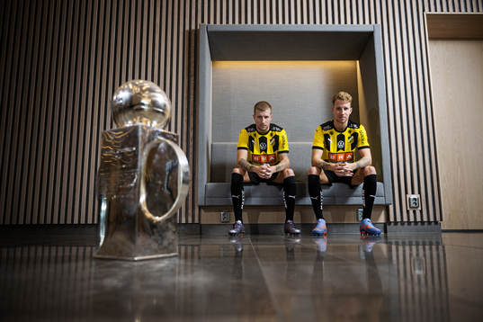 Simon Gustafson och Samuel Gustafson med Lennart Johanssons