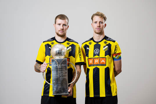 Simon Gustafson och Samuel Gustafson med Lennart Johanssons