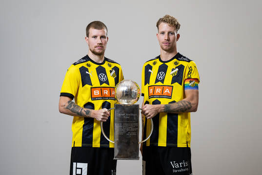 Simon Gustafson och Samuel Gustafson med Lennart Johanssons