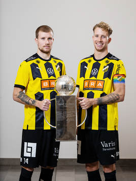 Simon Gustafson och Samuel Gustafson med Lennart Johanssons