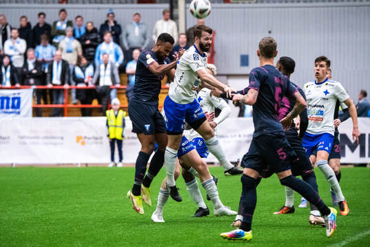 Malmö FFs Isaac Kiese Thelin och IFK Luleås Martin