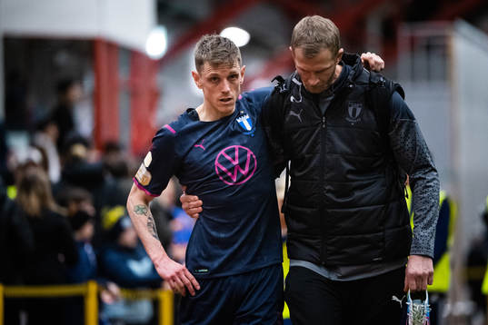 Malmö FFs Søren Rieks kliver av skadad