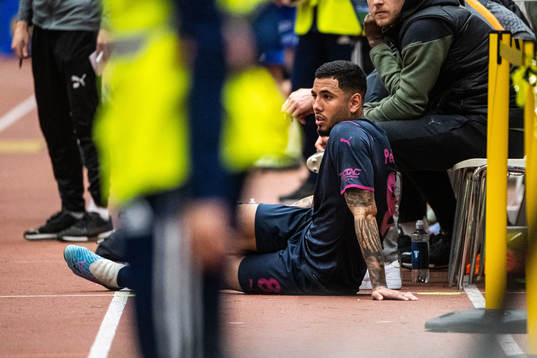 Malmö FFs Sergio Pena vid spelarbänken