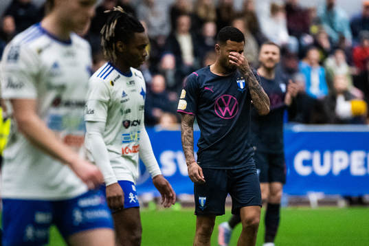 Malmö FFs Sergio Pena deppar